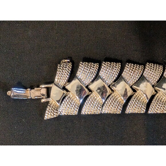 Vintage Coro Silver Tone Bracelet Bow Tie Design 15 Sections 7.25"L w Chain - Picture 1 of 15